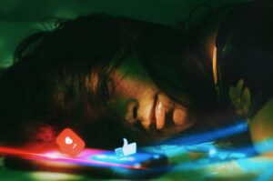 redes sociais impactos negativos na saúde mental